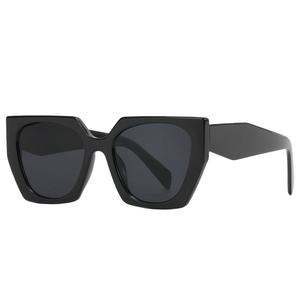 Deux cercles <span class=keywords><strong>2023</strong></span> lunettes de soleil carrées pour hommes Nouvelles lentilles de blocage de couleur à la mode Style de rue Instagram à la mode - Product Image 3