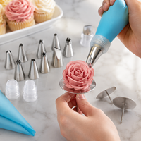 Ensemble de décoration de gâteaux de 34 pièces avec plateau tournant en alliage d'aluminium, douilles de pâtisserie, poches à douille en TPU, outils de pâtisserie pour gâteau d'anniversaire DIY