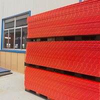 Tapis de grue en PEHD haute résistance, patins de support robustes, zone de stationnement temporaire pour grues mobiles et opérations de montage