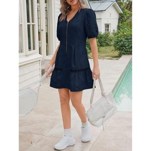 Fisoew Mini vestido de manga corta para mujer, cuello en V, ajuste holgado, vestido informal de verano con bolsillos, tela tejida transpirable - Product Image 5