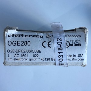 Un capteur de proximité IFM New OGE280 en boîte - Product Image 2
