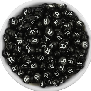 Perles <span class=keywords><strong>de</strong></span> lettres <span class=keywords><strong>de</strong></span> <span class=keywords><strong>l</strong></span>'alphabet acrylique perles <span class=keywords><strong>de</strong></span> coeur d'<span class=keywords><strong>amour</strong></span> blanc noir pour la fabrication <span class=keywords><strong>de</strong></span> bijoux à bricoler soi-même - Product Image 3