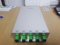 Mini amplificateur optique EDFA 1550nm 8 ports 16dBm à fibre dopée à l'erbium, faible bruit pour OLT CATV FTTH