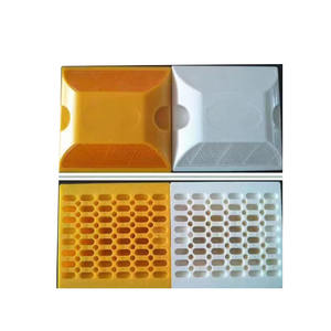 Дорожный маркер прямоугольный пластиковый 100x100x20 мм с отражающей поверхностью для городских дорог - Product Image 3