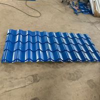 Machine de formage à froid de tuiles en acier coloré à trois couches pour les profilés de toiture et de panneaux muraux pour bâtiments préfabriqués
