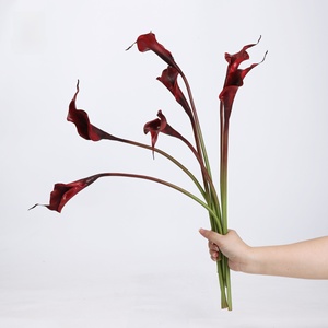 ดอกไม้ประดิษฐ์สี<span class=keywords><strong>แดง</strong></span>ขายส่ง LO-848 ช่อดอกไฟลิลลี่ ซิมบิเดียม ไฮเดรนเยีย แวนด้า ผลเบอร์รี่สี<span class=keywords><strong>แดง</strong></span> ดอกไม้ปลอมสำหรับตกแต่งงานแต่งงานและบ้าน - Product Image 4