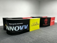 Table de réception incurvée pop-up avec impression graphique sur tissu tendu personnalisé, comptoir de démonstration portable pour exposition