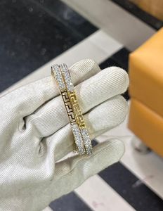 Bracelet manchette Bhargavi à motif floral géométrique pour femme, en laiton plaqué rhodium imitation, micro-incrustation de diamants - Product Image 5