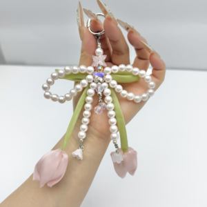 Chaîne de téléphone en résine haut de gamme détachable Dewdrops Blooms Tulip avec accents de perles, design romantique à portée de main - Product Image 6