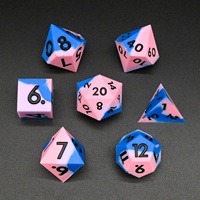 Faible MOQ, dés polyédriques multicolores 7 pièces, dés en silicone en vrac pour les jeux de société Donjons et Dragons