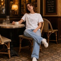 T-shirt Femme en Coton Peigné Lavé Doux 220 GSM, Coupe Droite, Slogan Typographique Français, Style Littéraire Décontracté, Logo Personnalisé, Vente en Gros