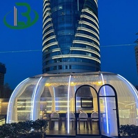 Dôme de glamping de luxe, tente en polycarbonate préfabriquée transparente, chambre ciel étoilé avec salle de bain pour le camping en plein air