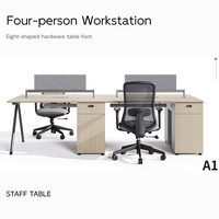 Poste de travail moderne pour 4 personnes avec prises électriques, cloisons de bureau et armoires de rangement pour entreprises
