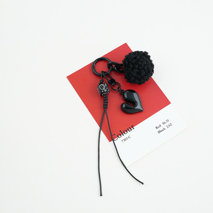 Porte-clés Ankola Cœur Rouge Style Miu Inspiré des Blogueuses, Pendentif Nœud Perlé, Charm de Sac Adorable & Accessoire pour Clés de Voiture pour Femmes - Product Image 6
