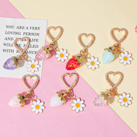 Gantungan Kunci Stroberi 3D Lucu Desain Kawaii Hati Bunga Daisy Buah Stroberi Gantungan Tas Dompet Perhiasan Dekorasi Aksesoris