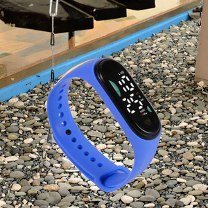 Pequeño impermeable IP68 plástico LED reloj inteligente electrónico TFT para estudiantes de escuela primaria secundaria accesorio de temporada anillo de mano - Product Image 3