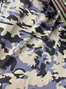 T-shirt thermique à manches longues en maille gaufrée camouflage personnalisé en usine, avec broderie et impression, col rond - Product Image 4