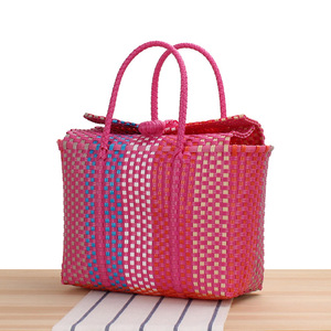 Großhandel Sommer Mode Damen Handtasche für den Strand Neues Design PVC Gemüsekorb Mit Polyester Handgefertigte Stroh-Handtasche - Product Image 2