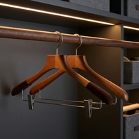 Cintres en bois de noyer de qualité supérieure, personnalisables avec logo, écologiques, avec revêtement floqué, larges épaules/clip, pour magasins de vêtements et armoires