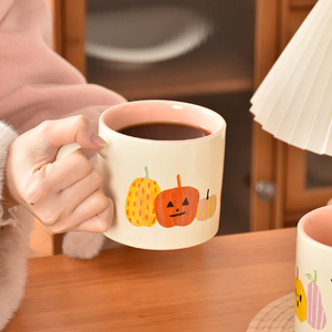 Mug en céramique de qualité supérieure avec motif de chat et citrouille - Passe au lave-vaisselle et au micro-ondes, sans danger pour les aliments, personnalisable, cadeau d'entreprise - Product Image 4