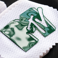 Etiquettes en caoutchouc souple et lisse imprimées en 3D pour tissu Etiquettes personnalisées en silicone brillant avec logo de club de football et transfert thermique