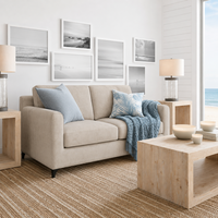 Canapé en lin de luxe sur mesure à deux places avec structure en bouleau rembourrée, coussins en mousse et oreillers doux pour salon de villa moderne