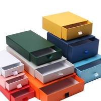 Boîte en carton personnalisée en gros avec finition UV sélective, matériaux recyclés, pour emballage d'art et de bijoux, incluant des inserts en mousse pour
