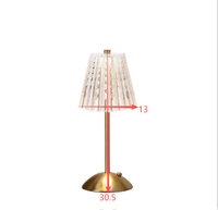 Lampe de table européenne, petite, pour chambre à coucher, décoration de mariage, abat-jour en tissu, lumière d'ambiance chaude, lampe de chevet moderne minimaliste