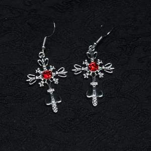 2025 usine directe Offre Spéciale bricolage à la main Baroque Imitation perle alliage croix gothique sombre boucles d'oreilles boucles d'oreilles pendentif - Product Image 5