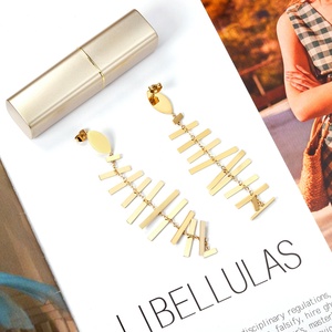 Boucles d'oreilles pendantes en acier inoxydable plaqué or 14 carats, style populaire, motif arête de poisson, pour femme - Product Image 5