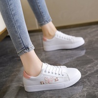 Baskets blanches pour femmes Printemps-Été 2026 Nouveauté à lacets décontractées semelles souples chaussures de course chaussures d'étudiant motif floral empeigne en PU maille