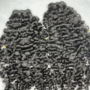Estensioni dei <span class=keywords><strong>capelli</strong></span> umani ricci crespi morbidi di nuovo arrivo <span class=keywords><strong>capelli</strong></span> cambogiani grezzi non trattati, <span class=keywords><strong>capelli</strong></span> vergini grezzi allineati alla cuticola ricci crespi - Product Image 3