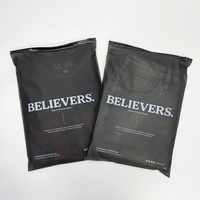 Sacs à glissière givrés noirs mats pour sacs d'emballage de vêtements Sacs Ziplock réutilisables pour chaussures Chaussettes Emballage Surface sérigraphiée