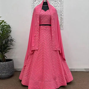 เสื้อผ้าปากีสถานแบบดั้งเดิมของผู้หญิงชุดแต่งกายสำหรับงานแต่งงานและงานปาร์ตี้ชาวอินเดียดีไซน์ล่าสุด - Product Image 1