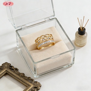 Bague large plaquée or 18 carats avec couronne cœur ajourée, incrustée de zircone cubique, style vintage ajouré, élégante et tendance - Product Image 5
