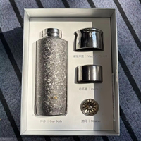 Bouteille d'eau isolée magnétique en titane pur TIOK 410 ml, conception en titane pur à double paroi avec un filtre à thé portable.