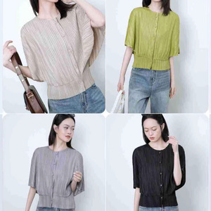 Camicetta Estiva Vintage da <span class=keywords><strong>Donna</strong></span>, Collo Tondo, Maniche a Pipistrello, Dettaglio Bottoni, Stile Miyake, Design Plissettato - Product Image 2