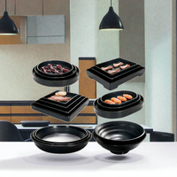 Assiette de service rectangulaire empilable en mélamine noire pour restaurants de hot pot, design moderne, pour homard et poisson, en plastique, certifiée ISO9001