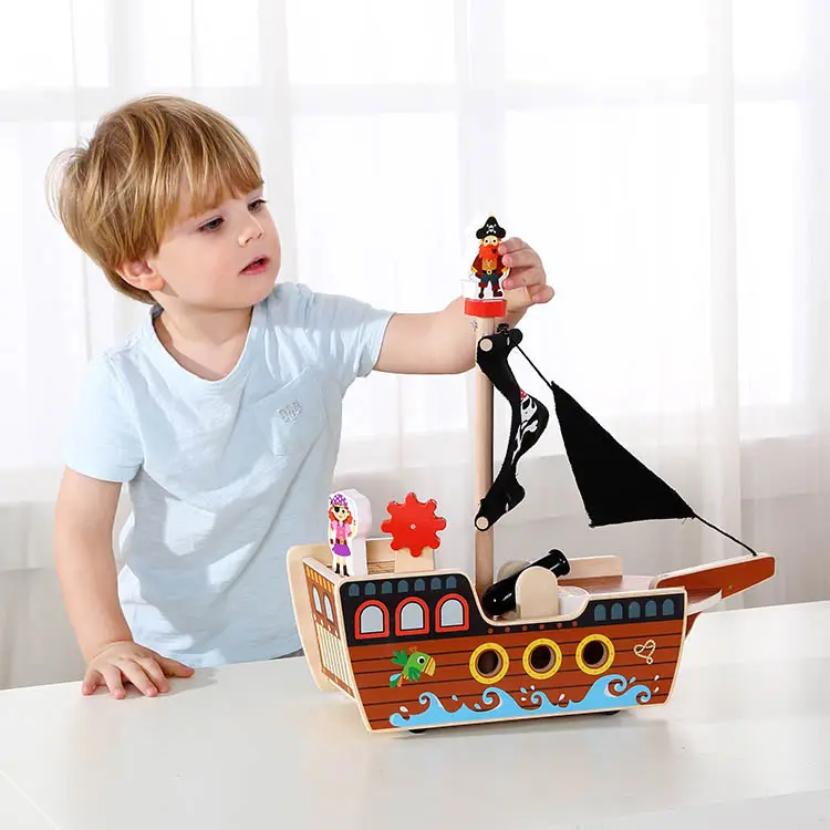 2024 Neues Design Spielzeug Piratenschiff Spielzeug Spielzeug spielen im Haus aus Holz mit Rädern für Jungen anderes Spielzeug und Vorschulausbildung