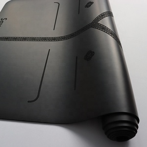 เสื่อโยคะ Bstar 4 มม. คุณภาพสูง ผลิตจากยางพาราธรรมชาติสีดำ ย่อยสลายได้ เป็นมิตรต่อสิ่งแวดล้อม ขนาด 183 ซม. กันน้ำ กันลื่น พร้อมสายสะพาย - Product Image 2