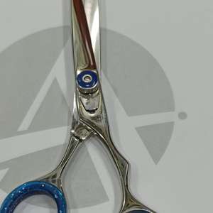 Ciseaux de coupe de cheveux de barbier professionnels en argent cisailles en acier inoxydable tranchantes avec poignée ergonomique pour salon et usage domestique - Product Image 3