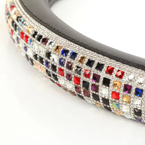 Venta al por mayor de fábrica, cubierta completa para <span class=keywords><strong>mujer</strong></span>, brillo brillante, cubierta para <span class=keywords><strong>volante</strong></span> de coche <span class=keywords><strong>con</strong></span> diamantes brillantes <span class=keywords><strong>con</strong></span> piedras Rojas negras - Product Image 3