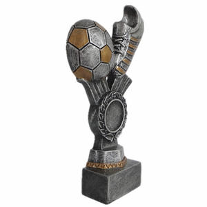 كأس كرة قدم صغير من الراتنج الفضي للمسابقات الرياضية - Product Image 3