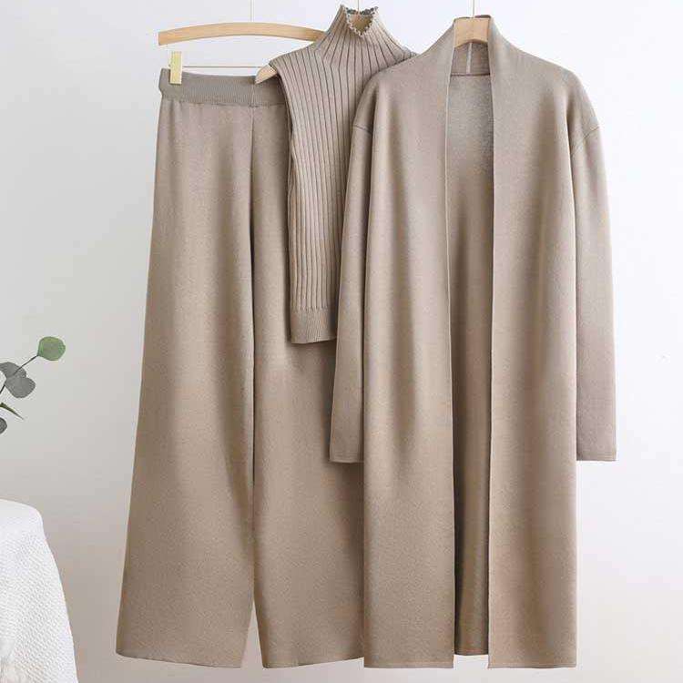 สีกากีอ่อน