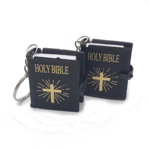 Porte-clés en papier 3D pliables écologiques en forme de mini Bible chrétienne classique, accessoires mignons avec mousqueton pour la vente en gros - Product Image 5