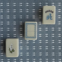 Précommande en gros : Ensemble de tuiles de mahjong américain en acrylique à 2 couches, blanc crème, gravé et imprimé UV, 160 tuiles, motif floral de luxe, OEM