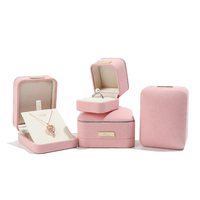 Vente en gros de bracelet jonc en microfibre de luxe rose velours avec logo personnalisé Cadeau Collier Boucle d'oreille Bague bijouxBoîte d'emballage