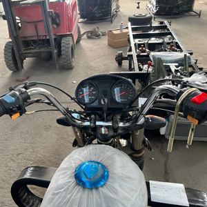 Motocicleta Triciclo de Gasolina de Tres Ruedas con Sidecar y Caja de Carga Abierta Motorizada para Ghana - Product Image 5