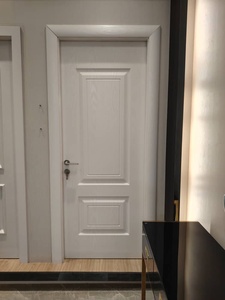 Puertas Interiores de WPC de Primera Calidad al por Mayor, Modernas, Resistentes al Agua, con Acabado de Madera para Dormitorios, Resistentes al Fuego hasta 3 Horas, Insonorizadas 60 DBA - Product Image 1