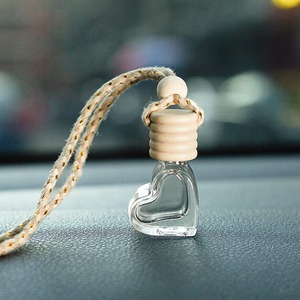 Mini botella de Perfume de vidrio portátil con forma de corazón de 6ml, difusor de Perfume colgante para coche de aromaterapia con tapa difusora de madera - Product Image 4